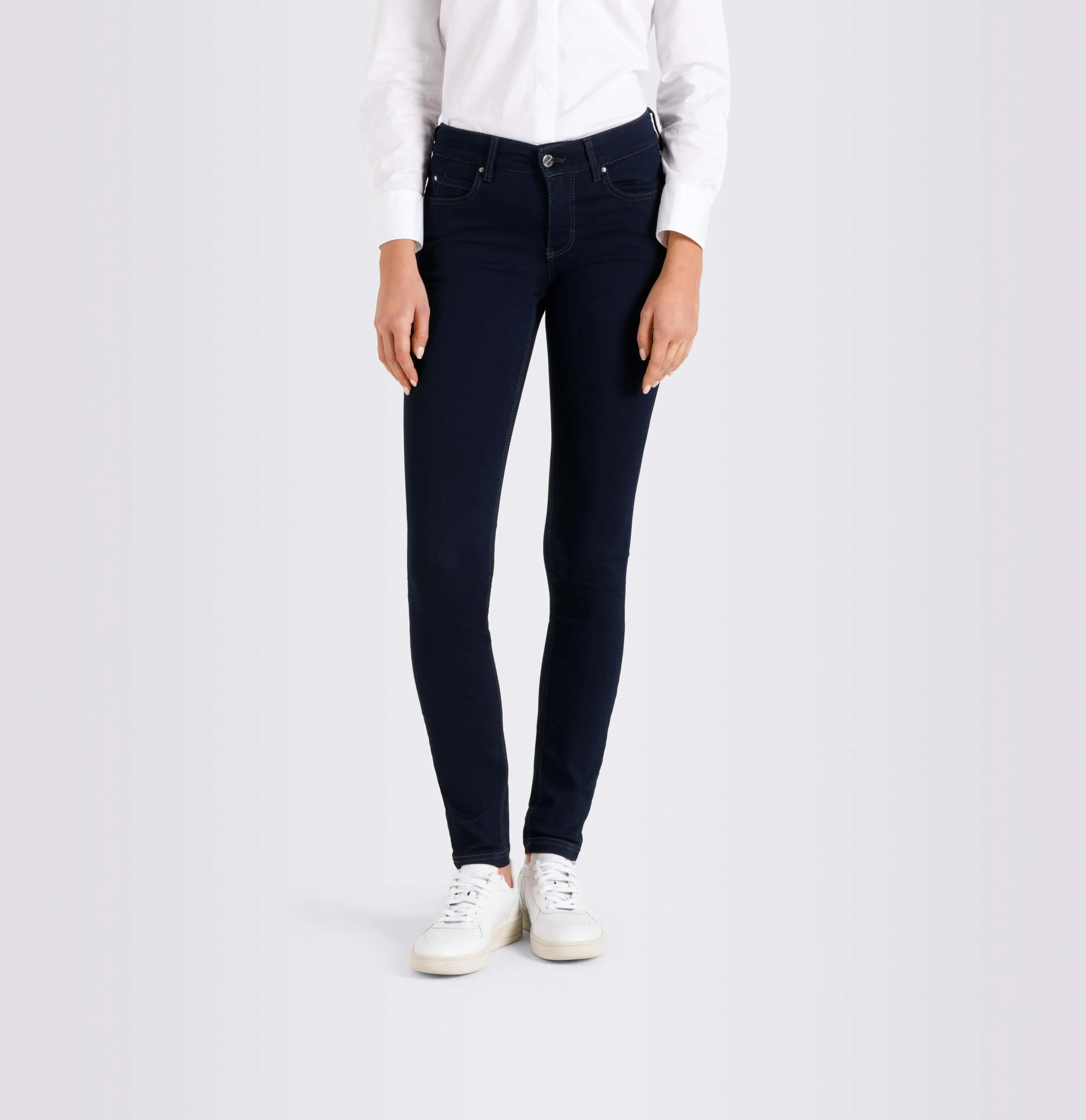 MAC <BR>
Skinny Jeans <BR>
Dark wash Denim <BR>