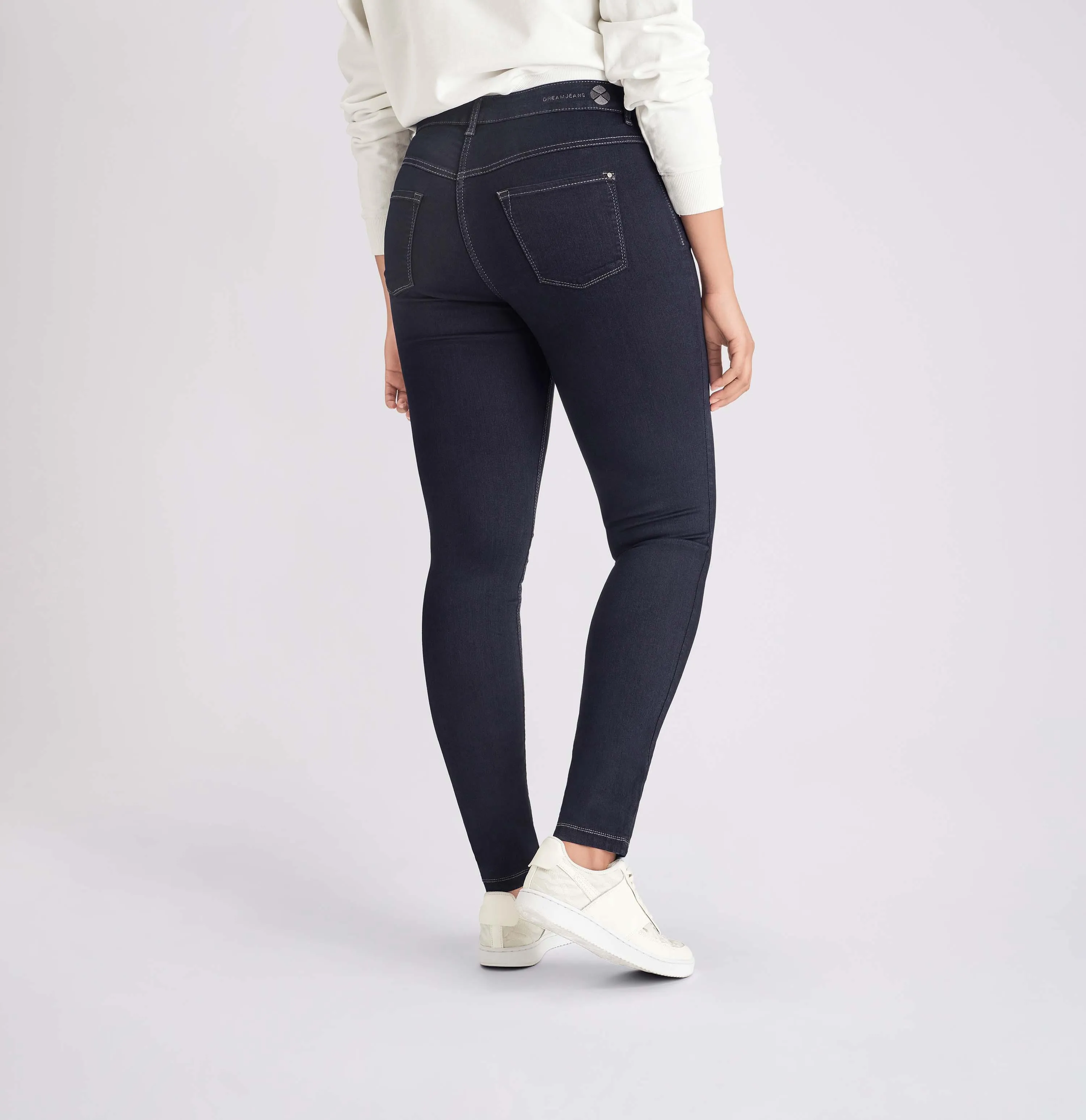MAC <BR>
Skinny Jeans <BR>
Dark wash Denim <BR>